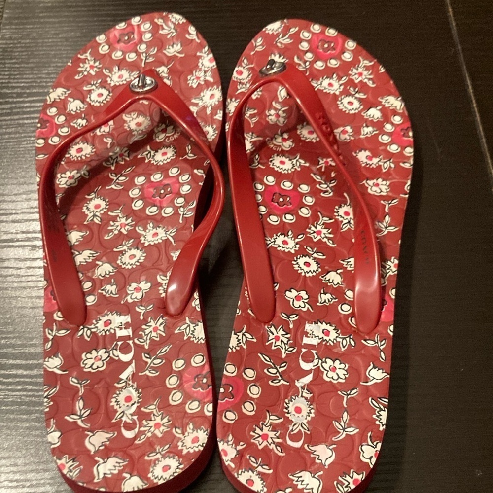 Coach Abigail floral flip flop in size 9/10. EUC. See pictures for all details🦋
